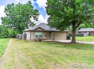 822 S Poplar St, Bristow, OK 74010