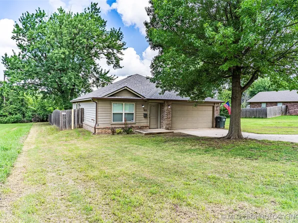 822 S Poplar St, Bristow, OK 74010