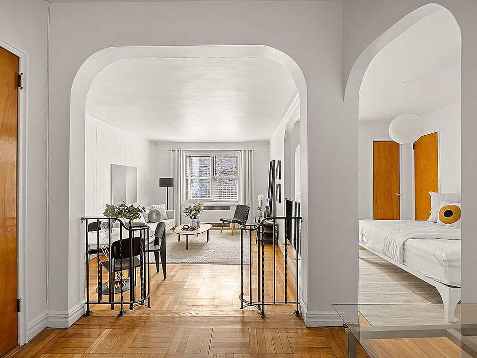 1st image of 210 W 19th St APT 4K