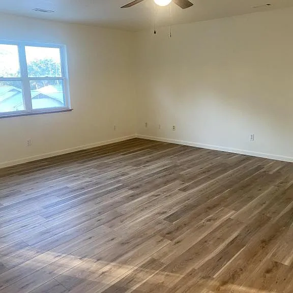 604 W Jackson St — Photo 5