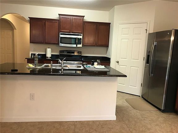 2nd image of 1399 Lexington Sq SW