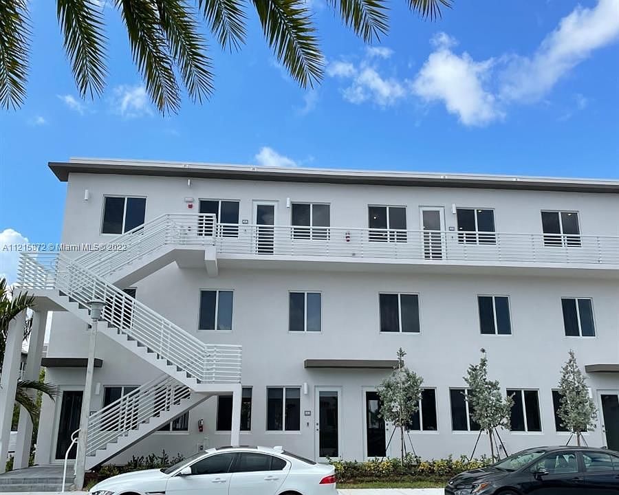 1st image of 10270 NW 66th St #101