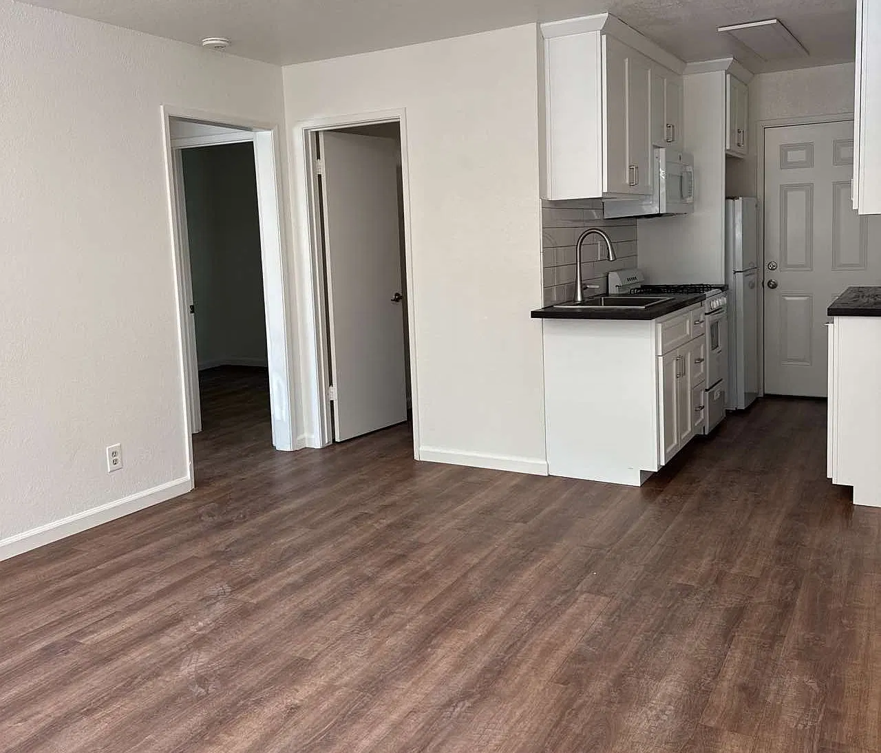 4 bed, $6,800 — Photo 4