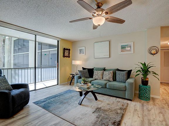 4th image of 5220 Las Verdes Circle #203