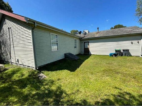 4th image of 2322 Yellowstone Dr
