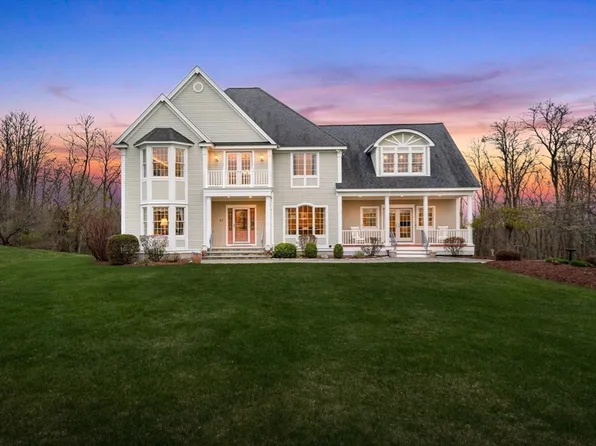 215 Lexington Rd, Dracut, MA 01826