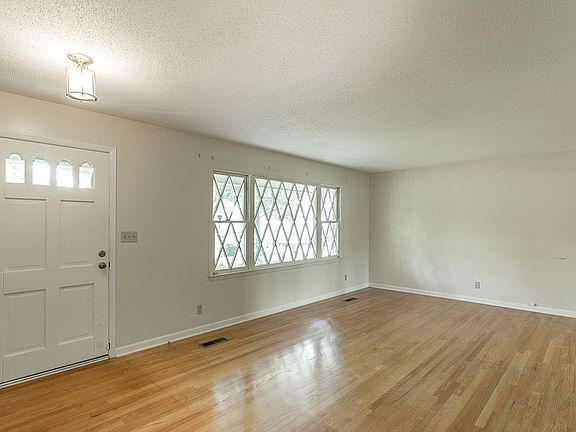 3rd image of 1632 Green Hill Dr