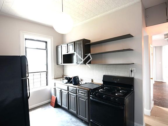 3rd image of 816 Nostrand Ave #2