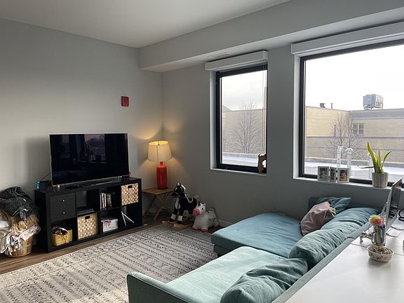 2nd image of 1900 W Lawrence Ave #316