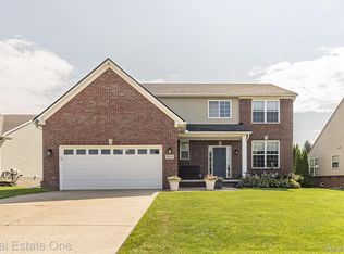 30048 Cider Mill Dr, New Hudson, MI