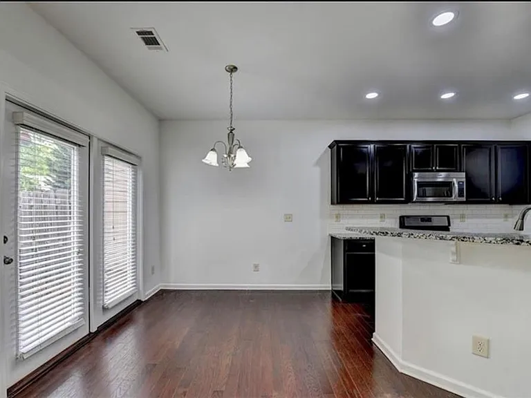 1000 Parkside Wood Ct — Photo 3
