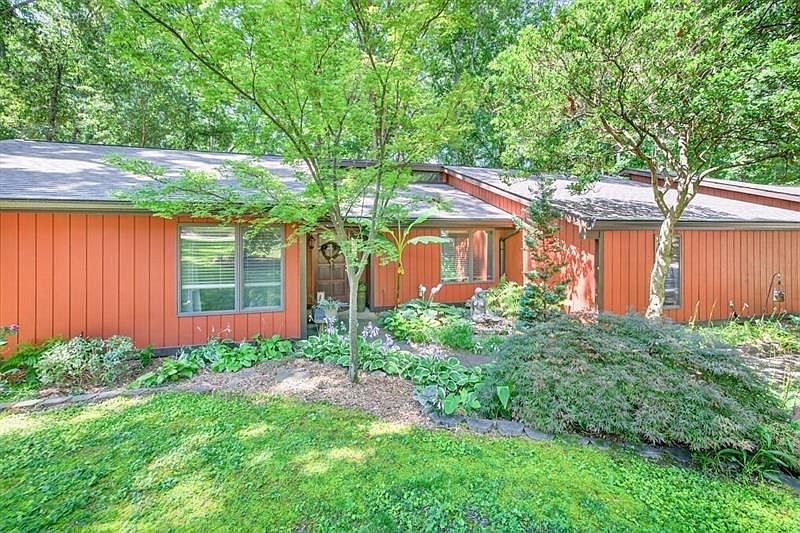 1st image of 686 Hillwood Ct