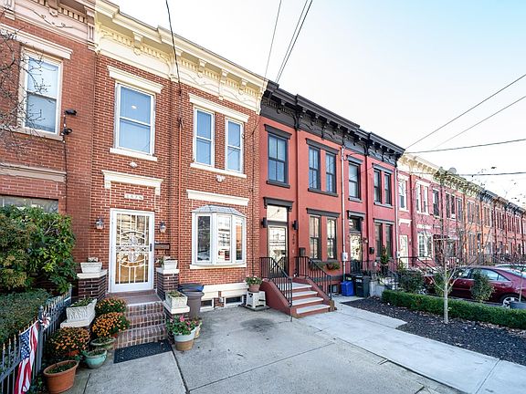 3rd image of 267 1/2 Saint Pauls Ave
