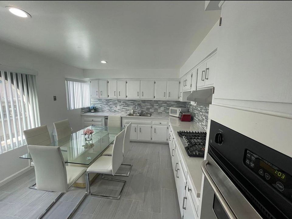 1st image of 5271 Newcastle Ave Unit 1