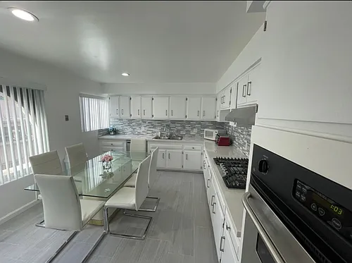 5271 Newcastle Ave #1 Photo 1 5271 Newcastle Ave #1 Photo 1