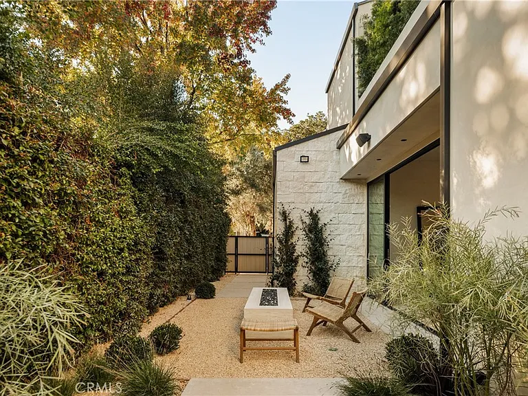 4724 Halbrent Ave — Photo 37