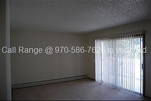 Living room w/sliding glass door