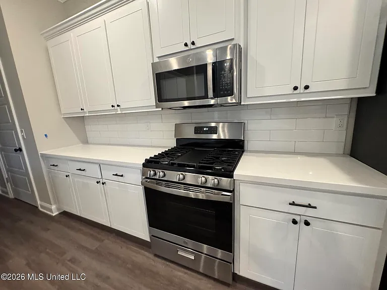 706 Kathleen Way — Photo 5