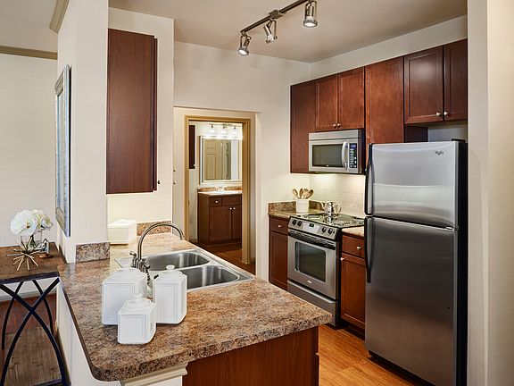 3rd image of 11805 Meadowglen Ln APT 2219