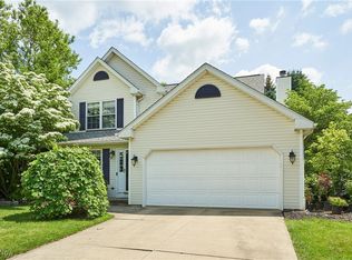 707 Hearthstone Cir, Akron, OH 44320