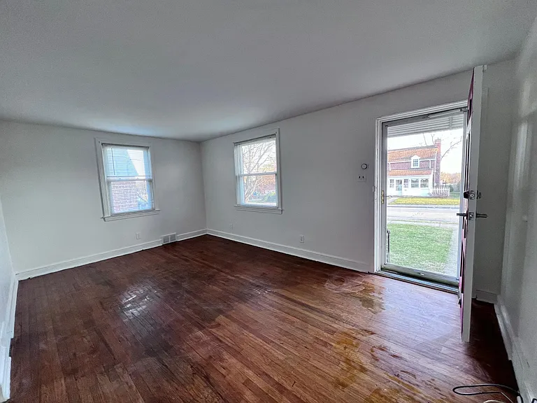 3405 Brunswick Ave — Photo 2