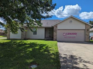 5239 S Honeysuckle Ln, Battlefield, MO 65619