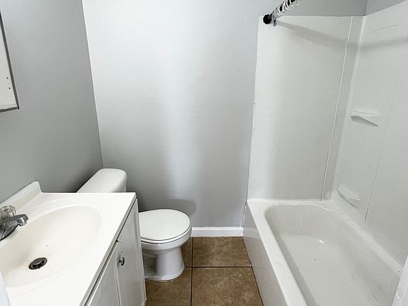 3rd image of 61 Laurel Ct Floor 2