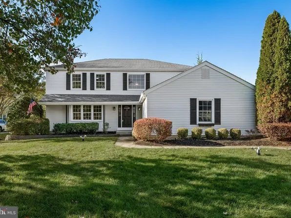 5 E Coach Ln, Mount Laurel, NJ 08054