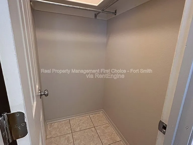 1439 Brazil St — Photo 13