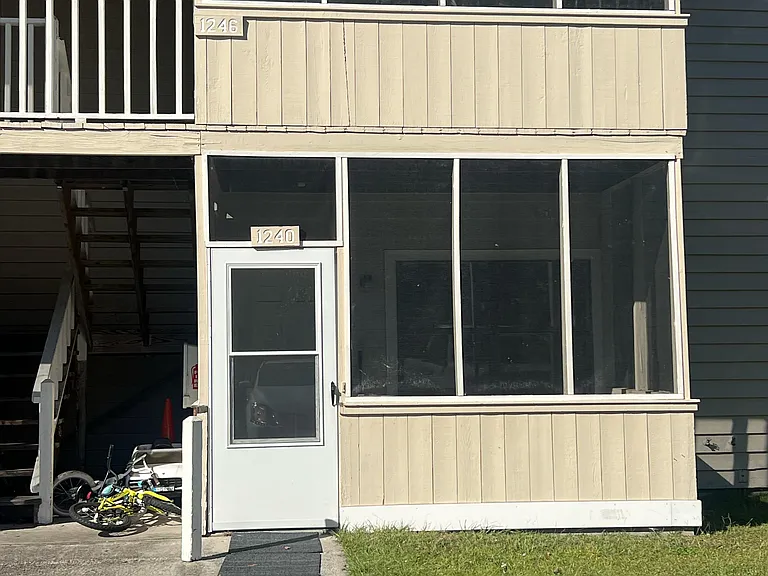 1240 Shalom Dr — Photo 1