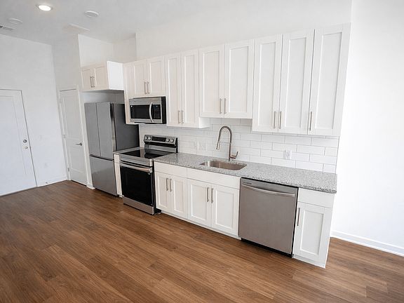 4th image of 400 E 7th St #F0fecbf6d