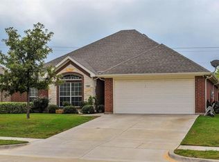 620 Hummingbird Trl, Crowley, TX 76036