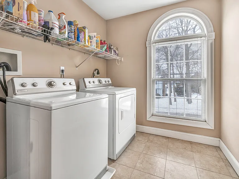 240 Highland Ave — Photo 17