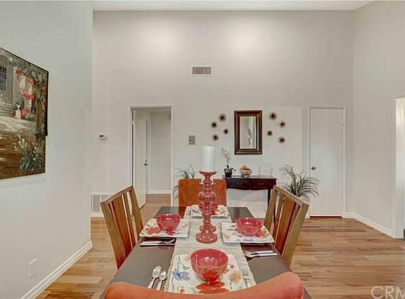 5th image of 207 E Meda Ave