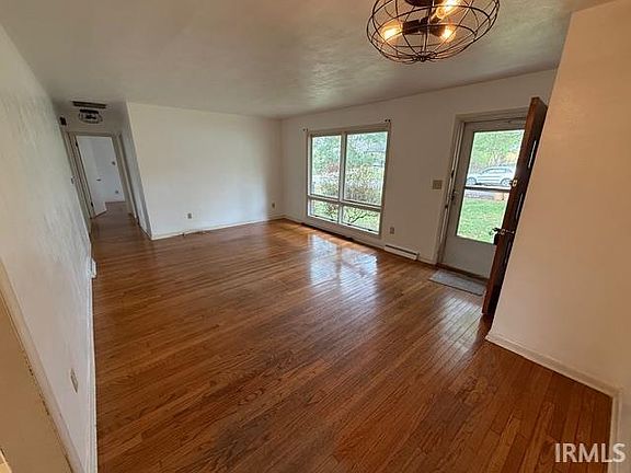 4th image of 905 S Eastside Dr