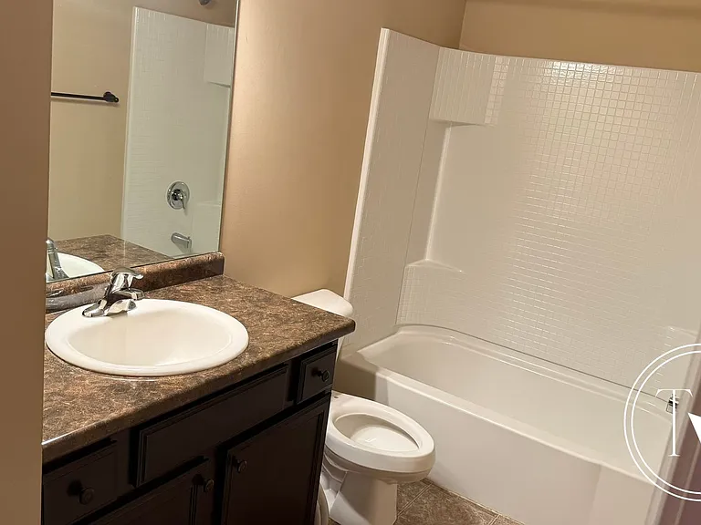 639 Red Oak Ln — Photo 10