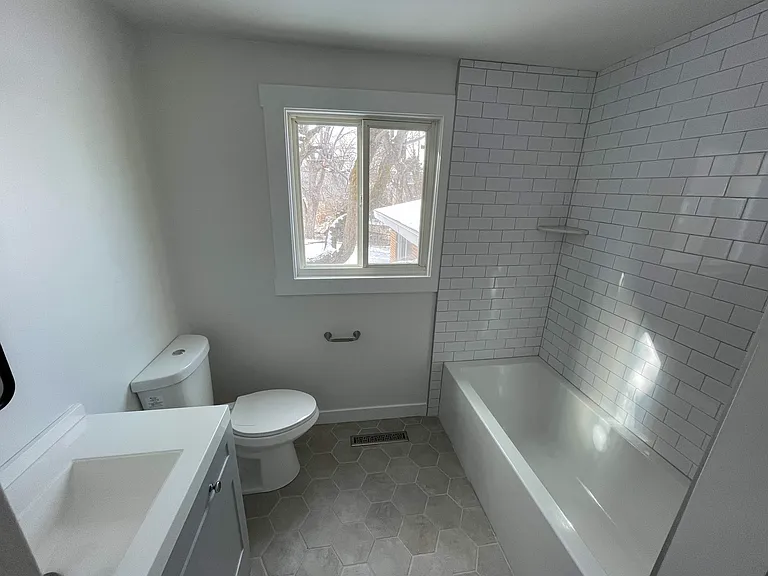 Upstairs bathroom 3rd view