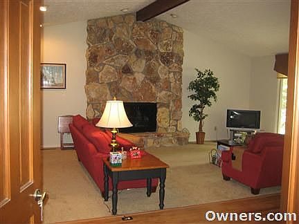 Beautiful and large great room with high ceiling