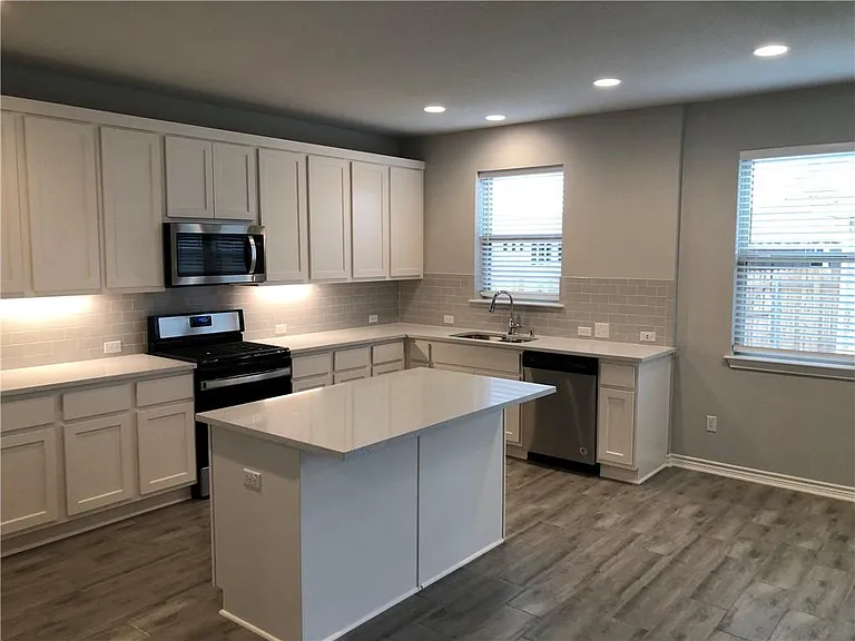 2329 Pecan Island Dr — Photo 8