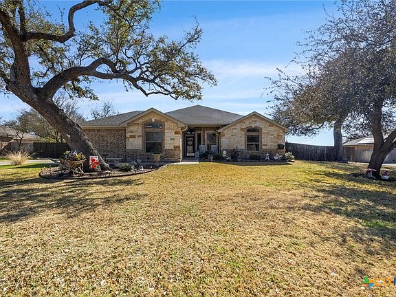 4th image of 166 Mountain Rose Rd