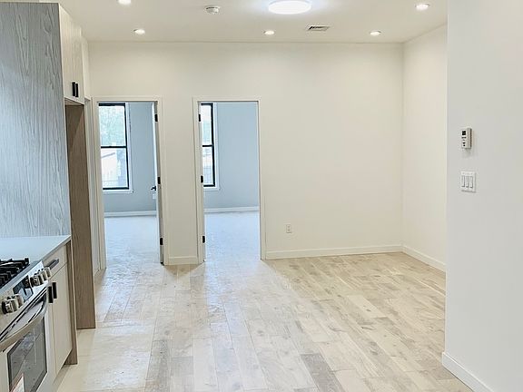 3rd image of 395 Stanhope St #C