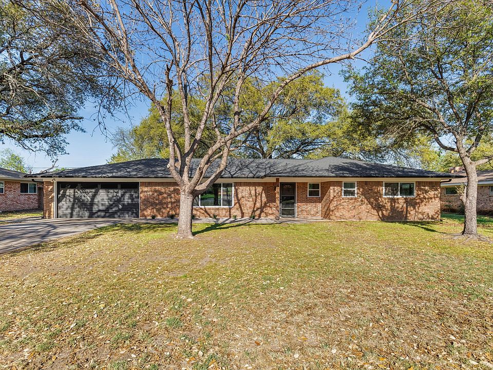 1st image of 417 Cranbrook Dr