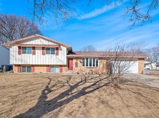 463 Vande Hei Rd, Green Bay, WI 54301