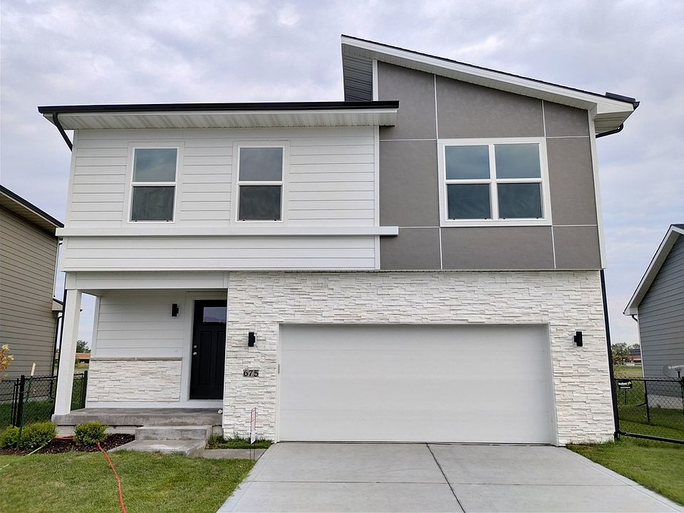 1st image of 675 SE Drumlin Dr
