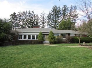 1490 Coraopolis Heights Rd, Coraopolis, PA 15108