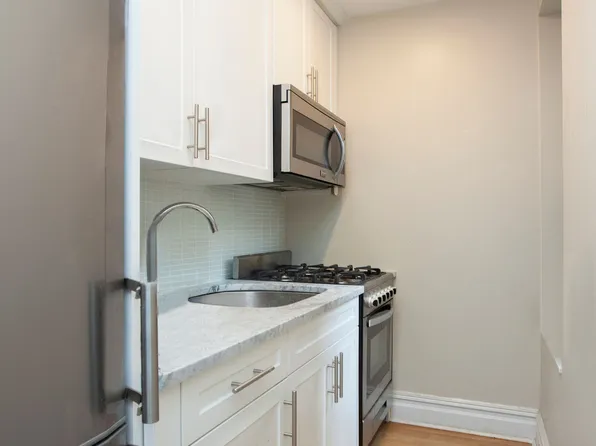 156-08 Riverside Drive West image 5 of 7