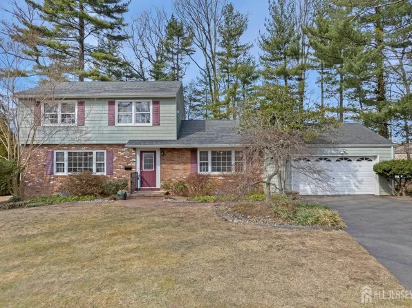 5 Dorset Ct, East Brunswick, NJ 08816
