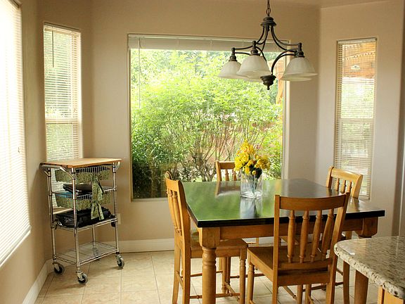 Kitchen Dining Area