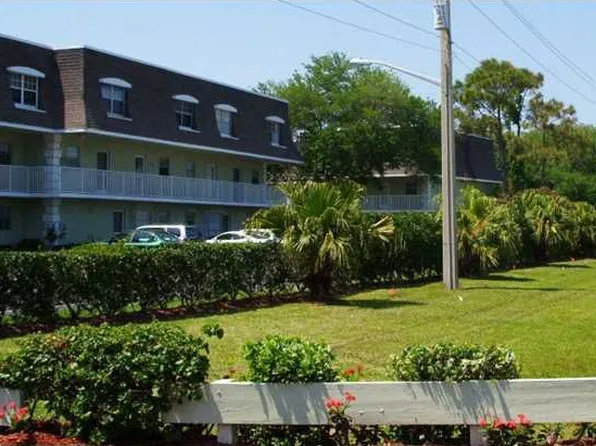 1901 Indian River Blvd #203, Vero Beach, FL 32960