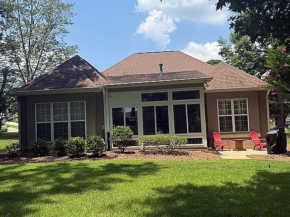 2nd image of 301 Winchester Pl